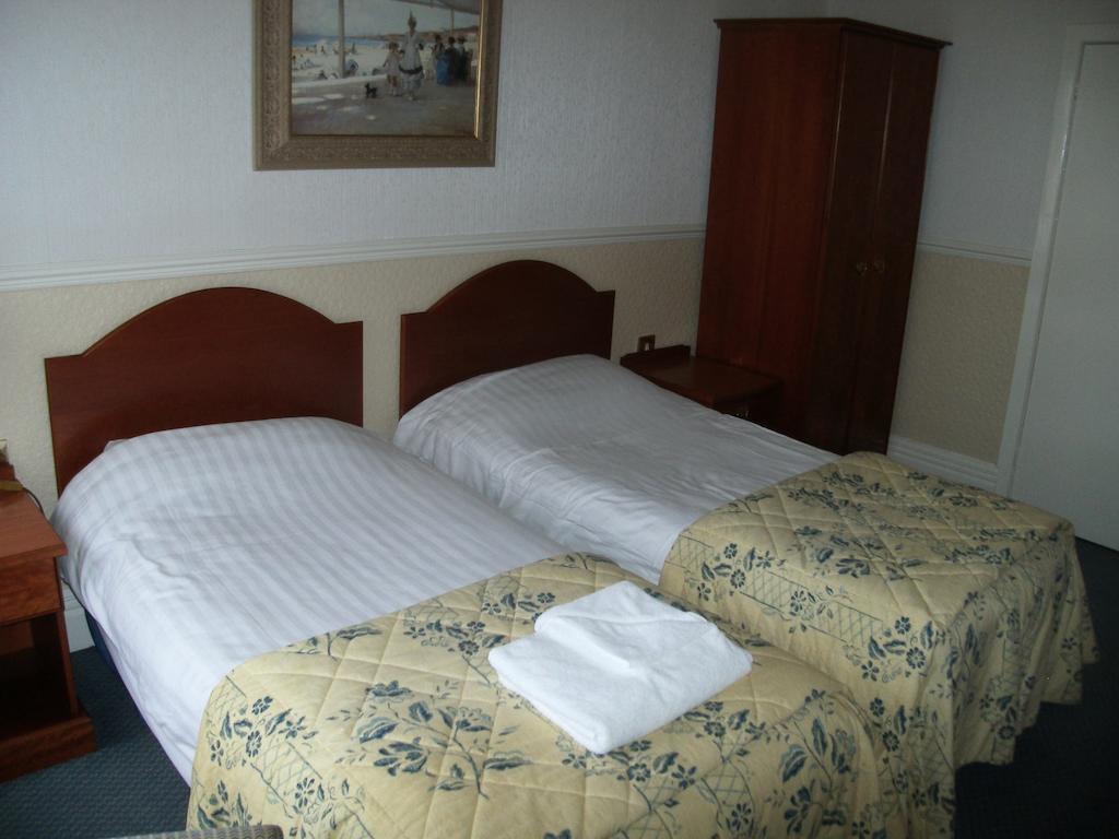 Clarkes Hotel Barrow In Furness Номер фото